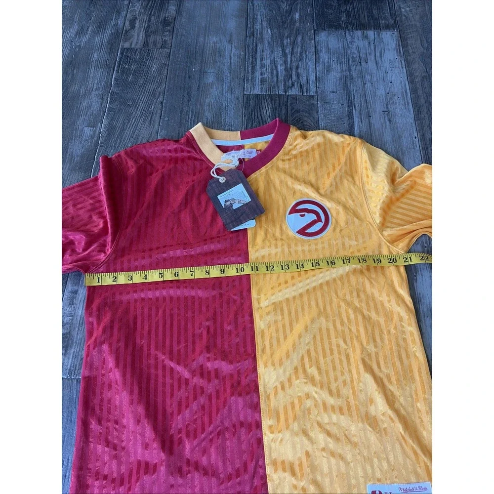 Men's Mitchell & Ness Yellow/Red Atlanta Hawks Long Sleeve Hardwood‎ Medium